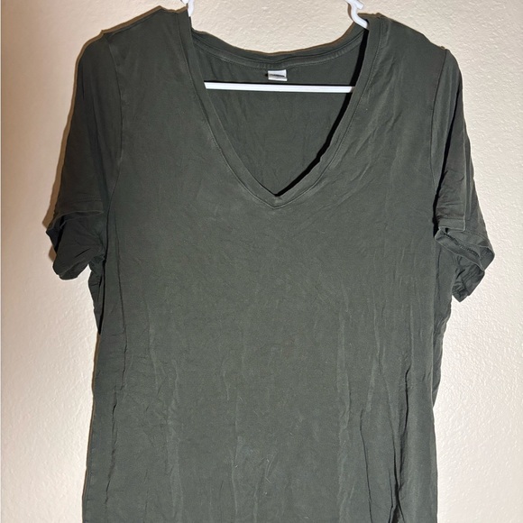 Old Navy Dark Green V-Neck Short Sleeve Tee - Picture 1 of 3